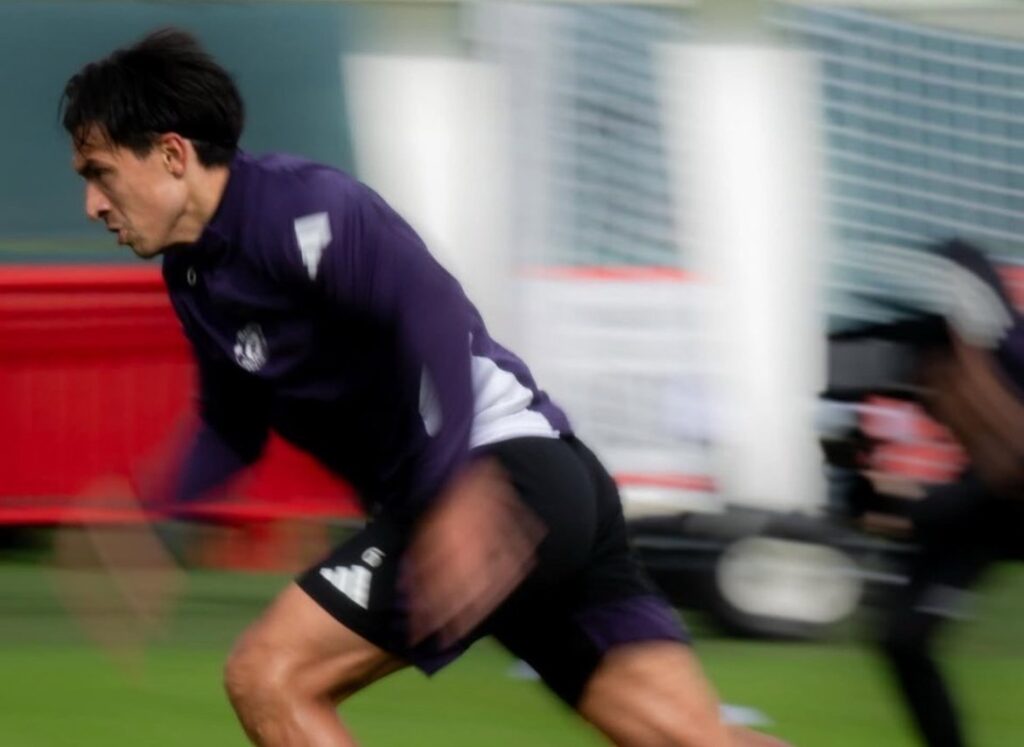 Boost for Red Devils: Lisandro Martínez Returns to Full Training